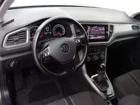 Volkswagen T-Roc (2021) thumbnail 4