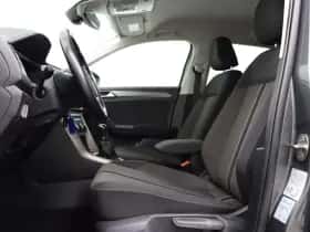 Volkswagen T-Roc (2021) thumbnail 5
