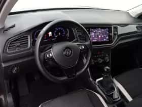 Volkswagen T-Roc (2019) thumbnail 4