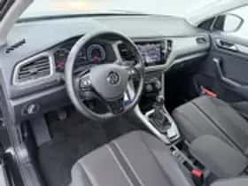 Volkswagen T-Roc (2022) thumbnail 16