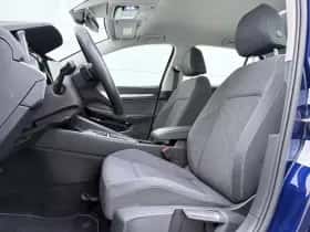 Volkswagen Golf (2024) thumbnail 5
