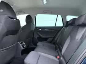 Škoda Octavia (2023) thumbnail 8
