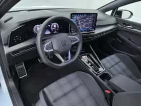 Volkswagen Golf (2025) thumbnail 4