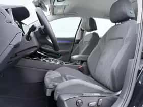 Volkswagen Golf (2023) thumbnail 5