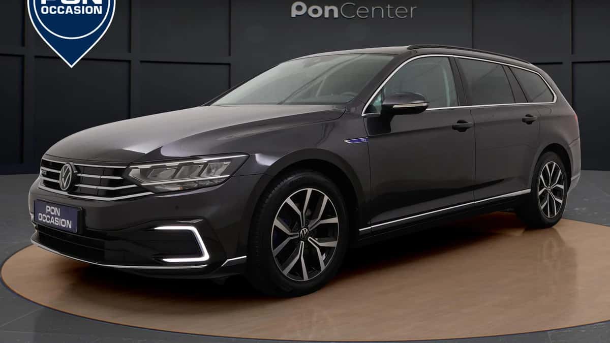 Volkswagen Passat (2022) — foto 1