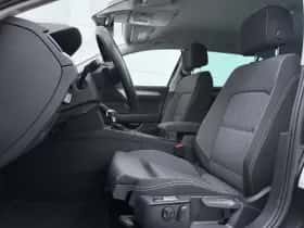 Volkswagen Passat (2022) thumbnail 5