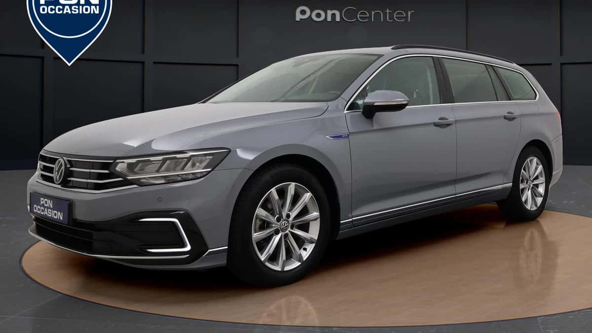Volkswagen Passat (2022) — foto 1