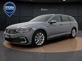 Volkswagen Passat (2022) thumbnail 1