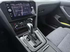 Volkswagen Passat (2022) thumbnail 13