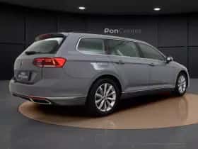 Volkswagen Passat (2022) thumbnail 6
