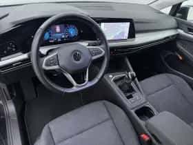 Volkswagen Golf (2022) thumbnail 4