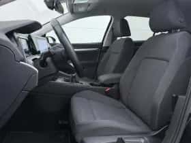 Volkswagen Golf (2022) thumbnail 5