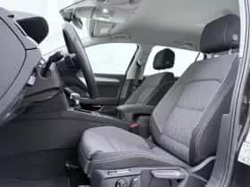 Volkswagen Passat (2022) thumbnail 5
