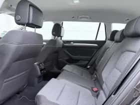 Volkswagen Passat (2022) thumbnail 8