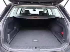 Volkswagen Passat (2022) thumbnail 9