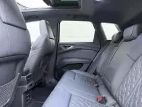 Audi Q4 e-tron (2022) thumbnail 8