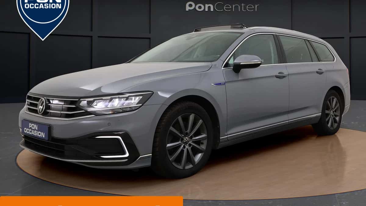 Volkswagen Passat (2022) — foto 1