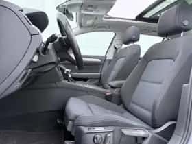 Volkswagen Passat (2022) thumbnail 5