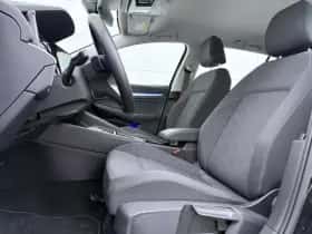 Volkswagen Golf (2023) thumbnail 5