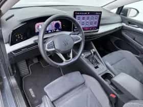 Volkswagen Golf (2024) thumbnail 4
