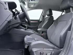 Volkswagen Golf (2024) thumbnail 5