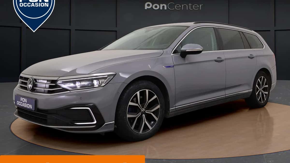 Volkswagen Passat (2022) — foto 1