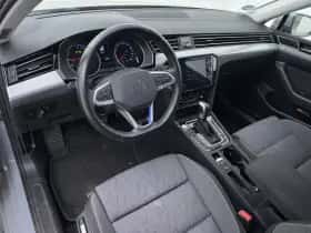 Volkswagen Passat (2022) thumbnail 4