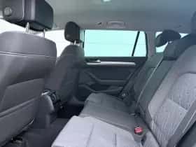 Volkswagen Passat (2022) thumbnail 8