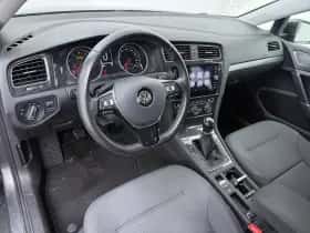 Volkswagen Golf (2017) thumbnail 4