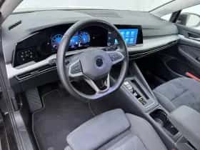 Volkswagen Golf (2022) thumbnail 4