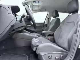 Volkswagen Golf (2022) thumbnail 5