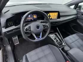 Volkswagen Golf (2023) thumbnail 4