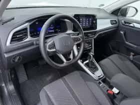 Volkswagen T-Roc (2024) thumbnail 4