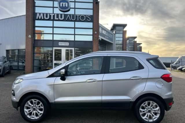Ford EcoSport (2016) thumbnail 3
