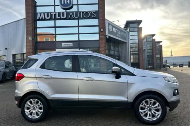 Ford EcoSport (2016) thumbnail 4