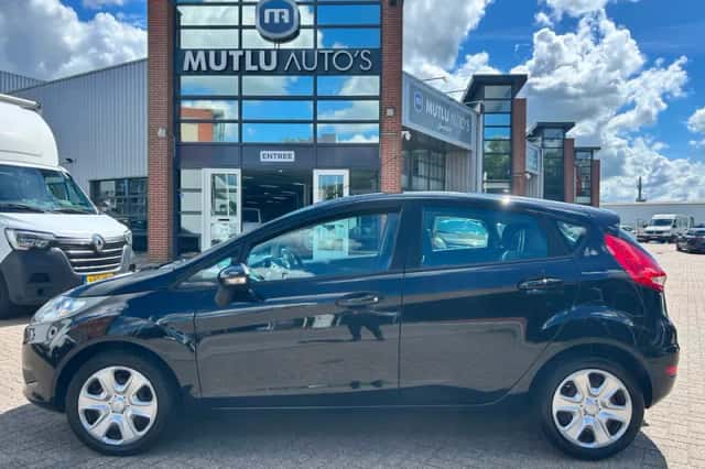 Ford Fiesta (2009) thumbnail 5