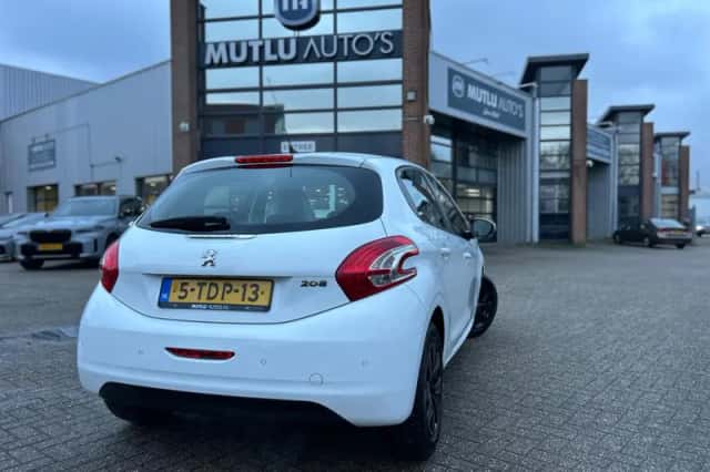 Peugeot 208 (2014) thumbnail 4