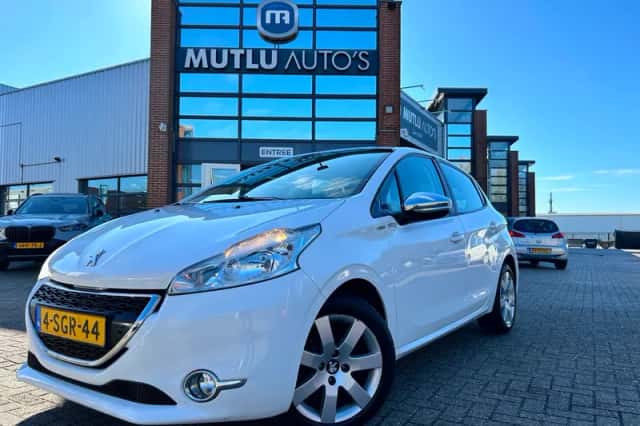 Peugeot 208 (2013) thumbnail 2