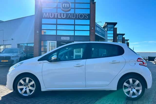 Peugeot 208 (2013) thumbnail 3