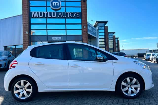 Peugeot 208 (2013) thumbnail 4