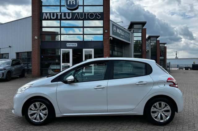 Peugeot 208 (2014) thumbnail 2
