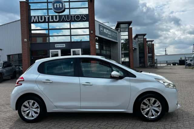 Peugeot 208 (2014) thumbnail 3