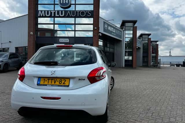 Peugeot 208 (2014) thumbnail 4