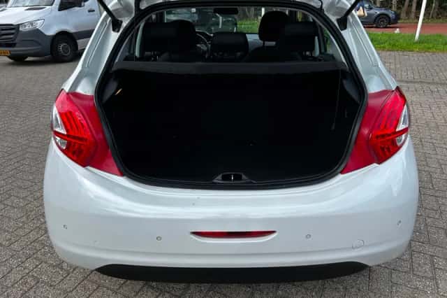Peugeot 208 (2014) thumbnail 5