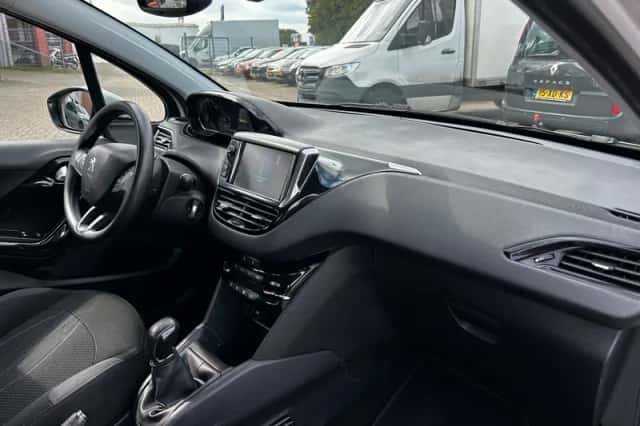 Peugeot 208 (2014) thumbnail 6