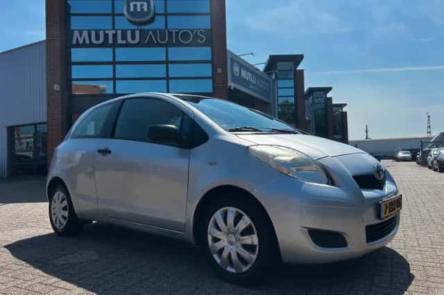 Toyota Yaris (2009) thumbnail 1