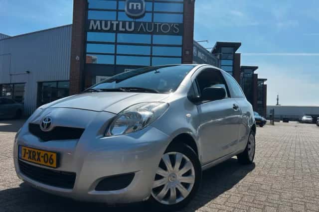 Toyota Yaris (2009) thumbnail 2