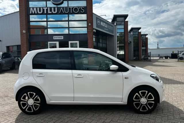 Volkswagen Up! (2013) thumbnail 4