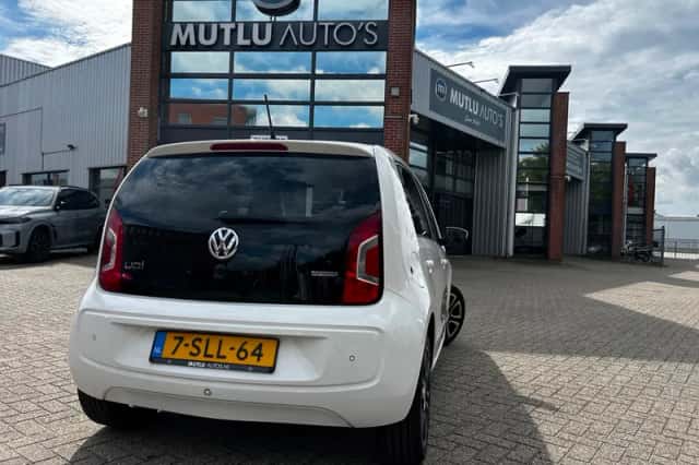 Volkswagen Up! (2013) thumbnail 5