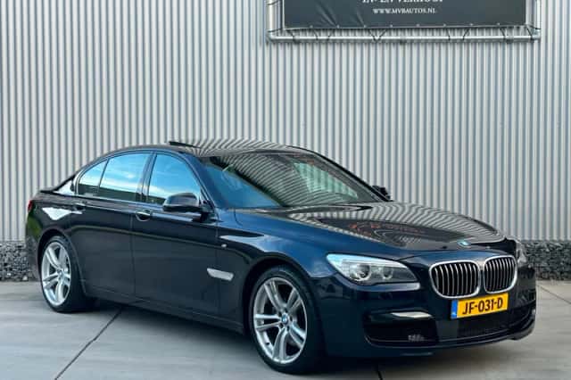 BMW 7-Serie (2015) thumbnail 1